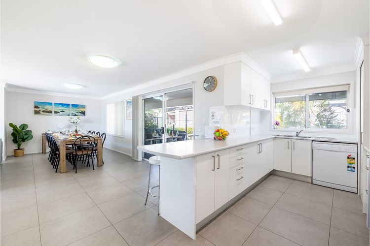 33 Gloucester St – Beautifully furnished house with stunning views and a pool