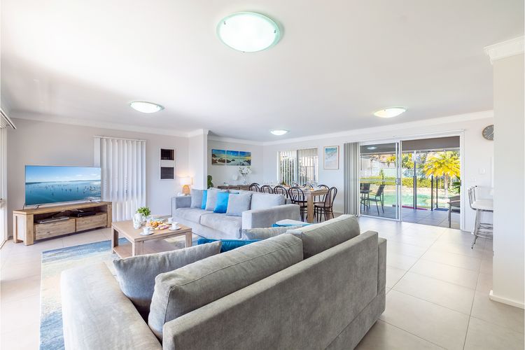 33 Gloucester St – Beautifully furnished house with stunning views and a pool
