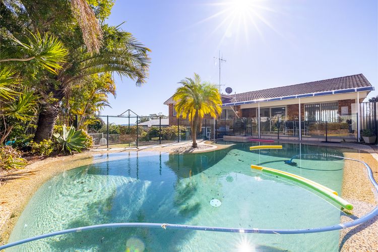 33 Gloucester St – Beautifully furnished house with stunning views and a pool