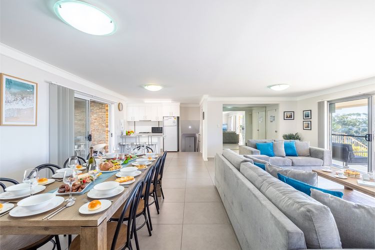 33 Gloucester St – Beautifully furnished house with stunning views and a pool