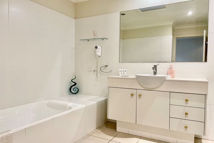 Pacific Blue 349/265 Sandy Point Road – fantastic pool