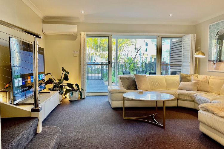 Pacific Blue 349/265 Sandy Point Road – fantastic pool