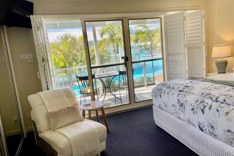 Pacific Blue 349/265 Sandy Point Road – fantastic pool