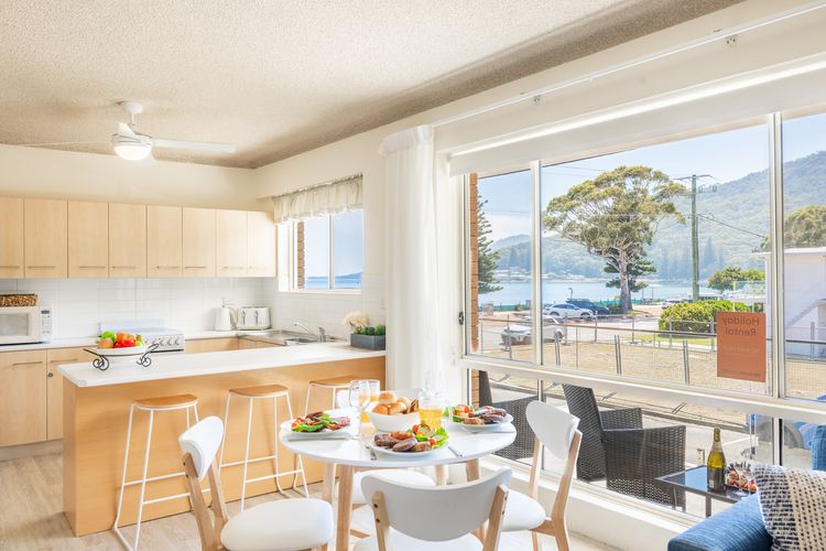 Shoal Towers, 1/11 Shoal Bay Road – Wi-Fi, Air Conditioning, fantastic unit across the road from beach
