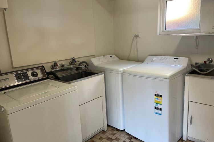 Shoal Towers, 1/11 Shoal Bay Road – Wi-Fi, Air Conditioning, fantastic unit across the road from beach