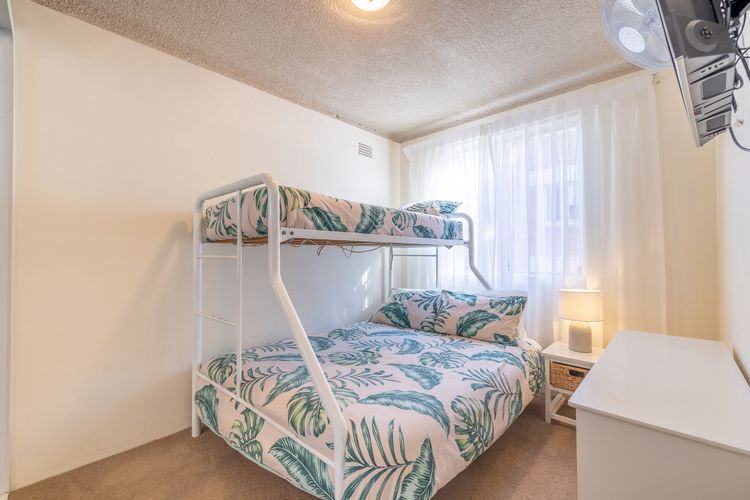 Shoal Towers, 1/11 Shoal Bay Road – Wi-Fi, Air Conditioning, fantastic unit across the road from beach