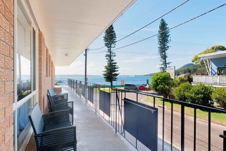 Shoal Towers, 1/11 Shoal Bay Road – Wi-Fi, Air Conditioning, fantastic unit across the road from beach