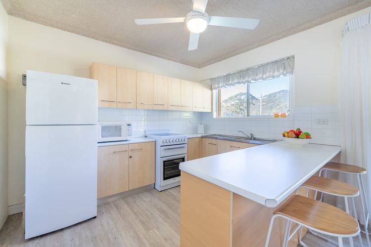 Shoal Towers, 1/11 Shoal Bay Road – Wi-Fi, Air Conditioning, fantastic unit across the road from beach