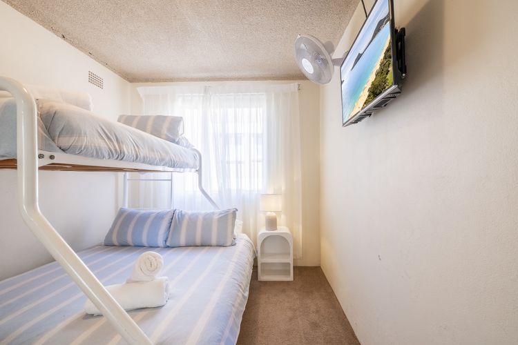 Shoal Towers, 1/11 Shoal Bay Road – Wi-Fi, Air Conditioning, fantastic unit across the road from beach