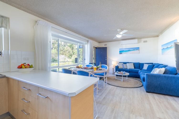 Shoal Towers, 1/11 Shoal Bay Road – Wi-Fi, Air Conditioning, fantastic unit across the road from beach