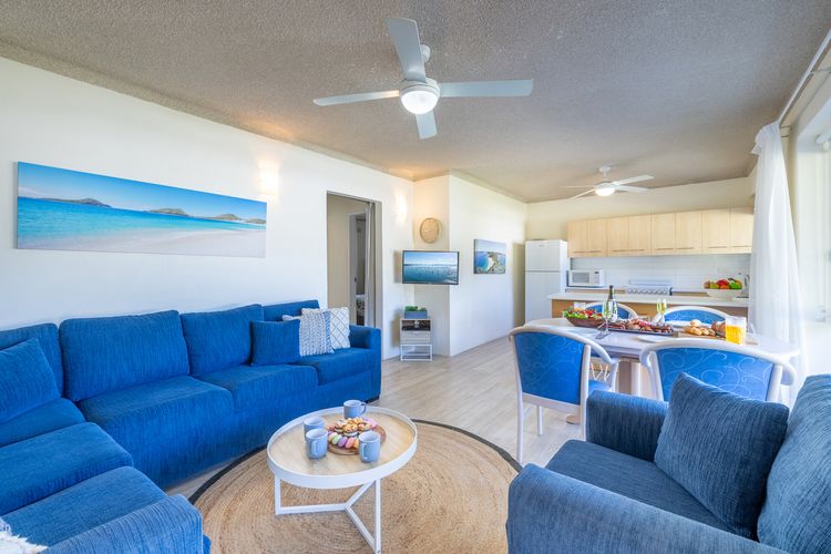 Shoal Towers, 1/11 Shoal Bay Road – Wi-Fi, Air Conditioning, fantastic unit across the road from beach