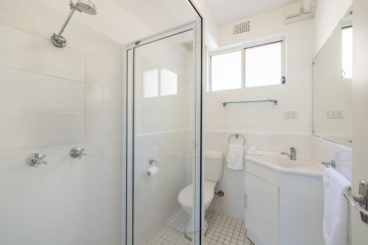 Shoal Towers, 1/11 Shoal Bay Road – Wi-Fi, Air Conditioning, fantastic unit across the road from beach