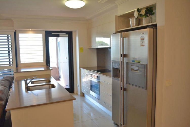 Florentine, 4/11 Columbia Close – spectacular views and air conditioning