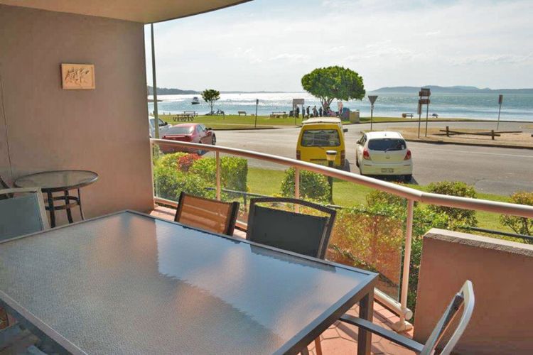 Florentine, 4/11 Columbia Close – spectacular views and air conditioning