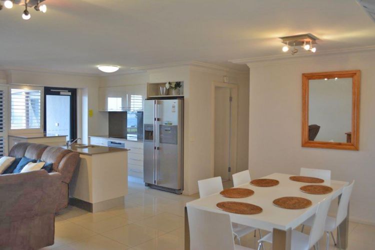 Florentine, 4/11 Columbia Close – spectacular views and air conditioning