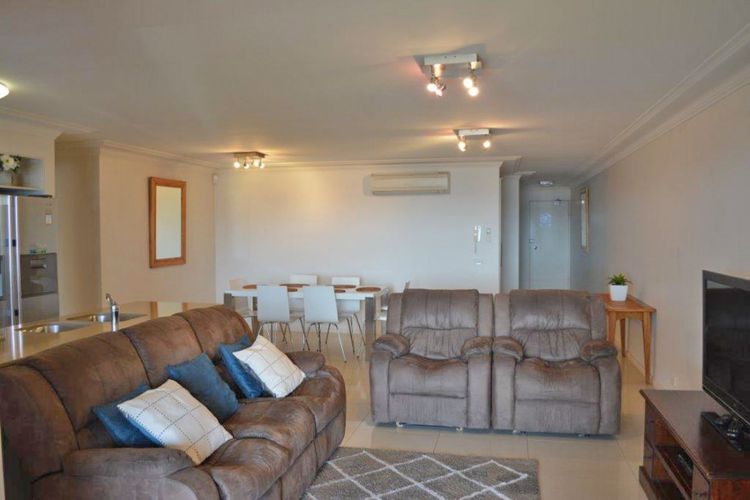 Florentine, 4/11 Columbia Close – spectacular views and air conditioning