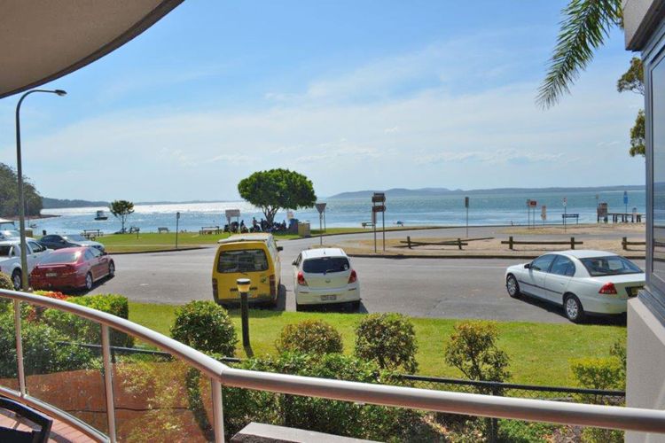 Florentine, 4/11 Columbia Close – spectacular views and air conditioning