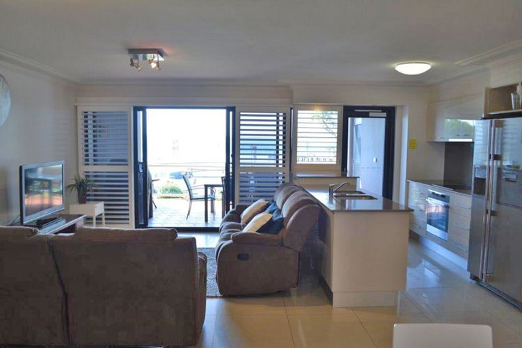 Florentine, 4/11 Columbia Close – spectacular views and air conditioning