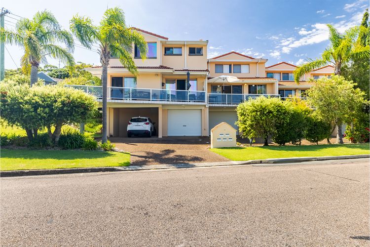 Frangipani, 4/30 Leonard Avenue – spacious townhouse