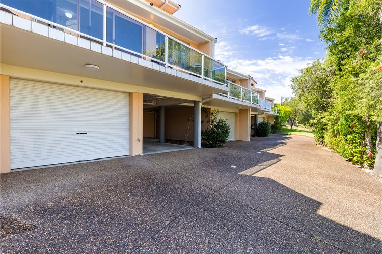 Frangipani, 4/30 Leonard Avenue – spacious townhouse