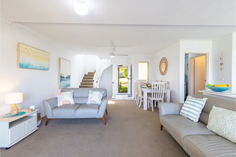 Frangipani, 4/30 Leonard Avenue – spacious townhouse