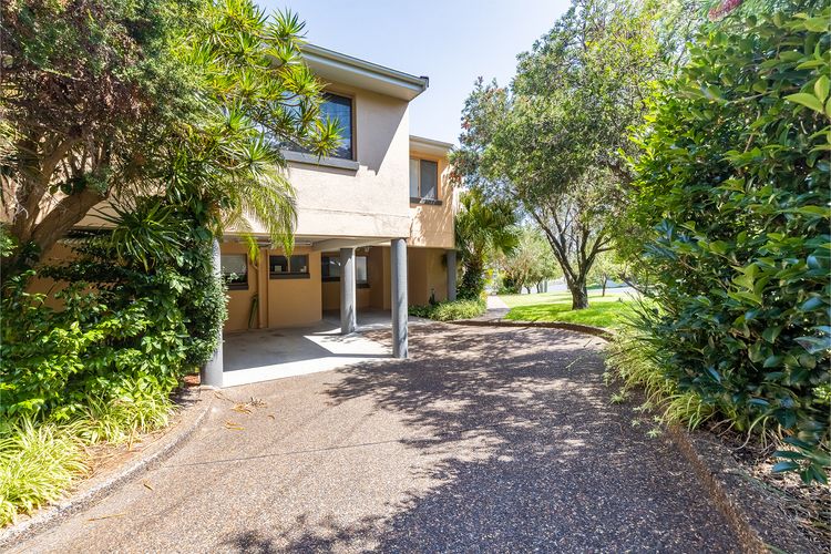 Frangipani, 4/30 Leonard Avenue – spacious townhouse