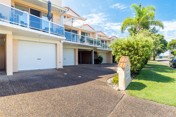 Frangipani, 4/30 Leonard Avenue – spacious townhouse