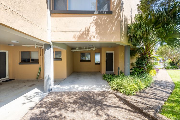 Frangipani, 4/30 Leonard Avenue – spacious townhouse