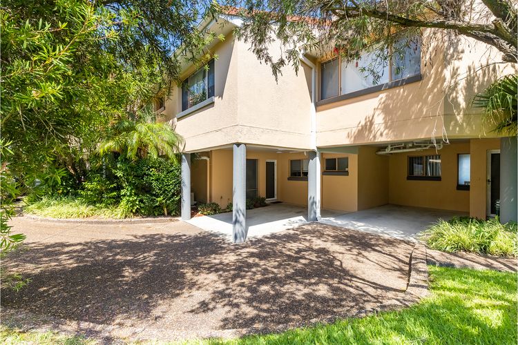 Frangipani, 4/30 Leonard Avenue – spacious townhouse