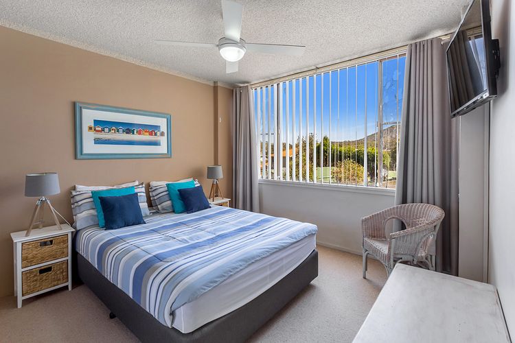 Magnus Gardens, 4/7 Magnus St – beautiful air conditioned unit with filtered water views & WIFI