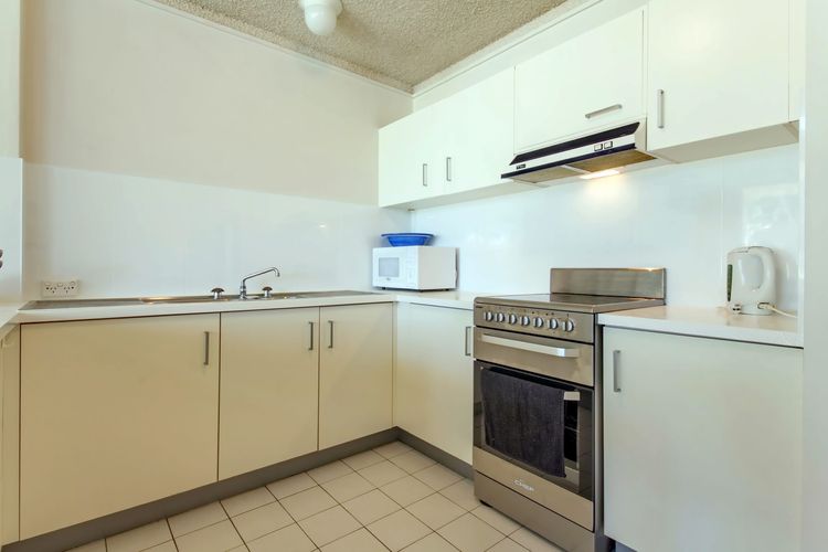 Magnus Gardens, 4/7 Magnus St – beautiful air conditioned unit with filtered water views & WIFI