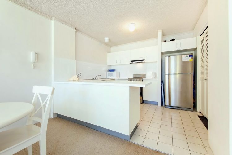 Magnus Gardens, 4/7 Magnus St – beautiful air conditioned unit with filtered water views & WIFI