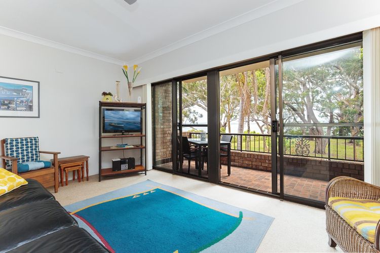 Sailfish, 4/46 Magnus Street- Unit with water views and close to town