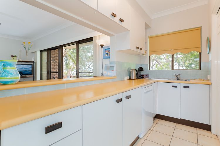 Sailfish, 4/46 Magnus Street- Unit with water views and close to town