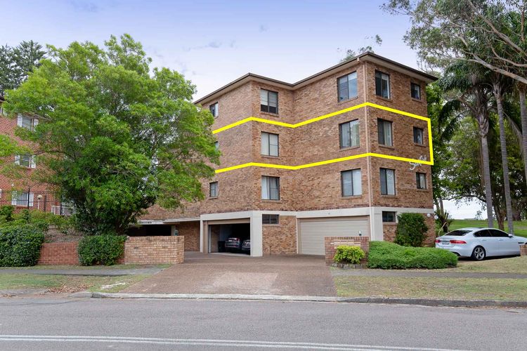 Sailfish, 4/46 Magnus Street- Unit with water views and close to town