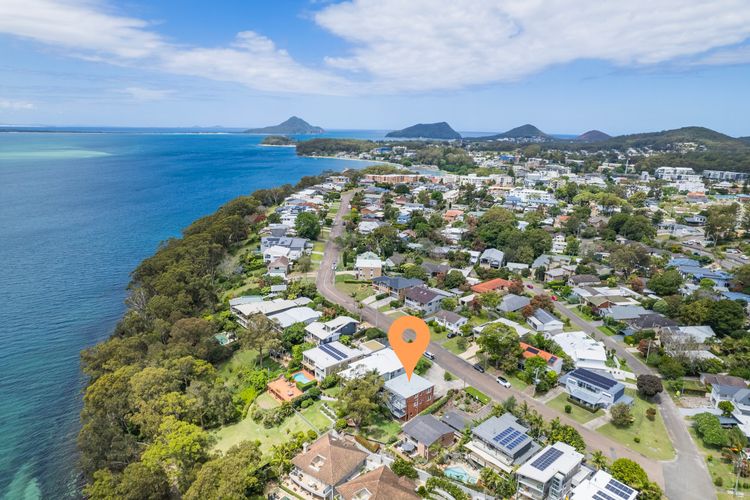 Sebastapol, 4/66 Thurlow Avenue – Unit with wonderful views across the bay