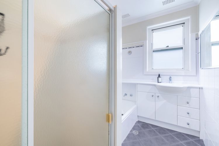 Sebastapol, 4/66 Thurlow Avenue – Unit with wonderful views across the bay