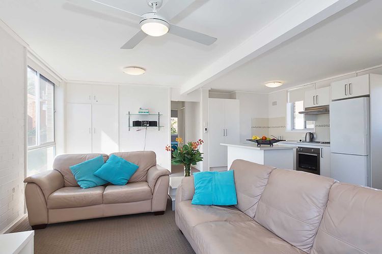 Shoreline, 4/7 Victoria Parade – Views over Fly Point and close to Nelson Bay Marina