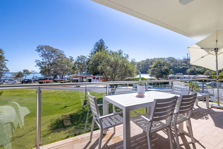 Villa Ellisa, 4/10 Columbia Close – beautiful unit with beautiful water views at Little Beach