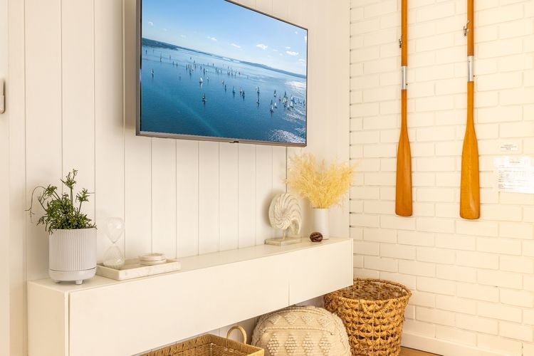 Villa Ellisa, 4/10 Columbia Close – beautiful unit with beautiful water views at Little Beach