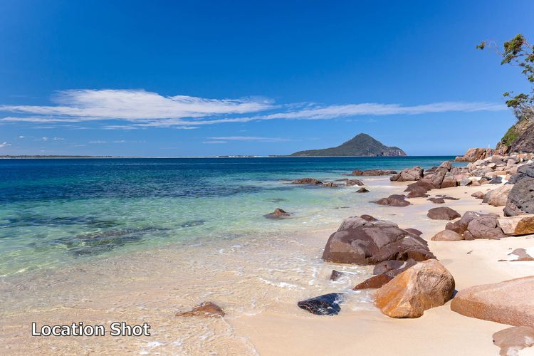 Villa Ellisa, 4/10 Columbia Close – beautiful unit with beautiful water views at Little Beach