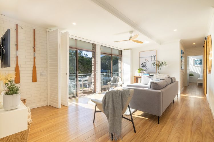 Villa Ellisa, 4/10 Columbia Close – beautiful unit with beautiful water views at Little Beach