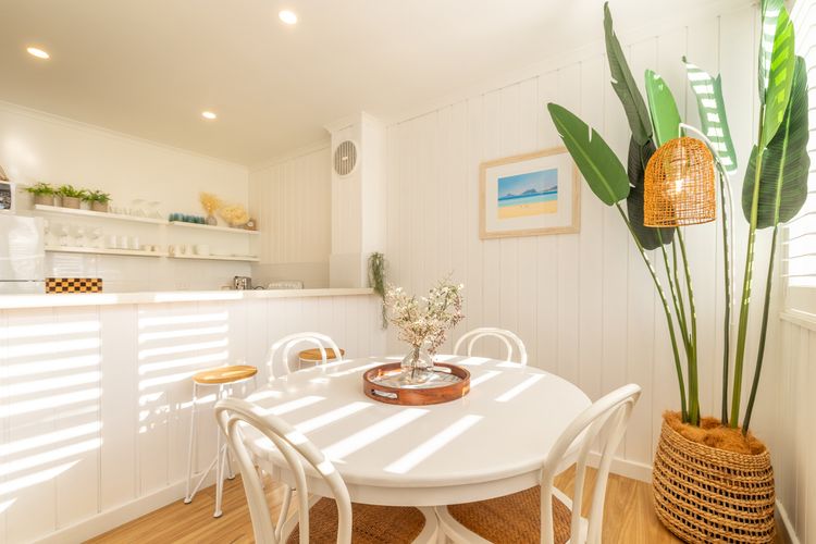 Villa Ellisa, 4/10 Columbia Close – beautiful unit with beautiful water views at Little Beach