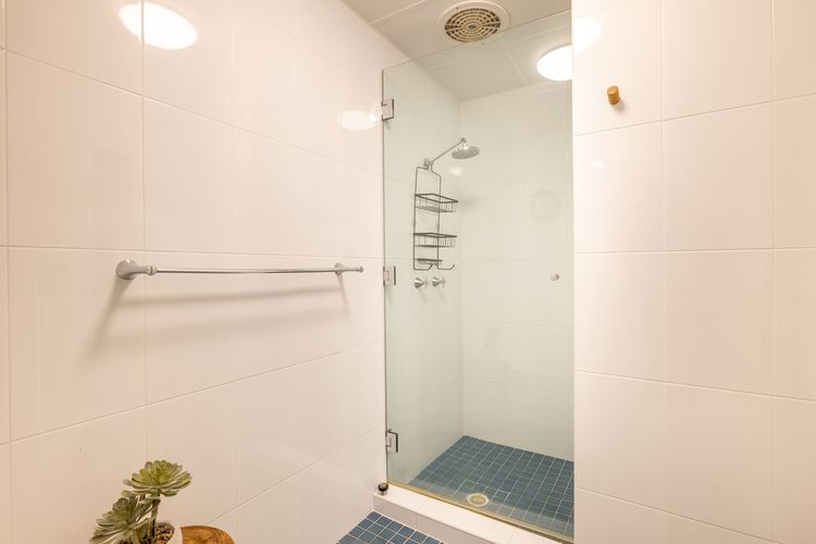 Villa Ellisa, 4/10 Columbia Close – beautiful unit with beautiful water views at Little Beach