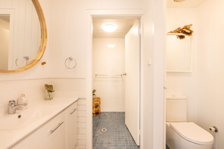 Villa Ellisa, 4/10 Columbia Close – beautiful unit with beautiful water views at Little Beach