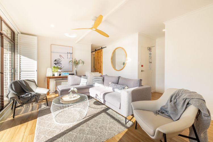 Villa Ellisa, 4/10 Columbia Close – beautiful unit with beautiful water views at Little Beach