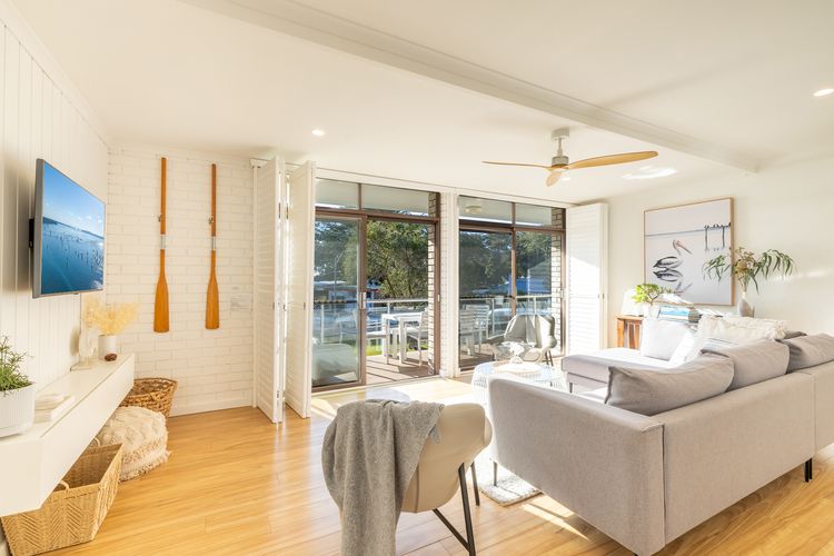 Villa Ellisa, 4/10 Columbia Close – beautiful unit with beautiful water views at Little Beach