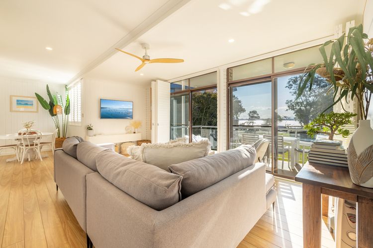 Villa Ellisa, 4/10 Columbia Close – beautiful unit with beautiful water views at Little Beach