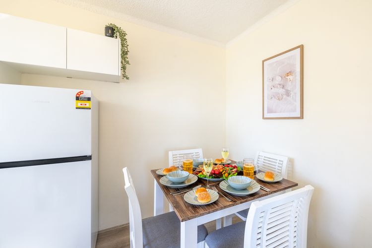 Yarramundi, 4/47 Magnus Street – air conditioned unit with air con, wi-fi, water views and close to town