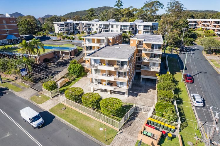 Yarramundi, 4/47 Magnus Street – air conditioned unit with air con, wi-fi, water views and close to town